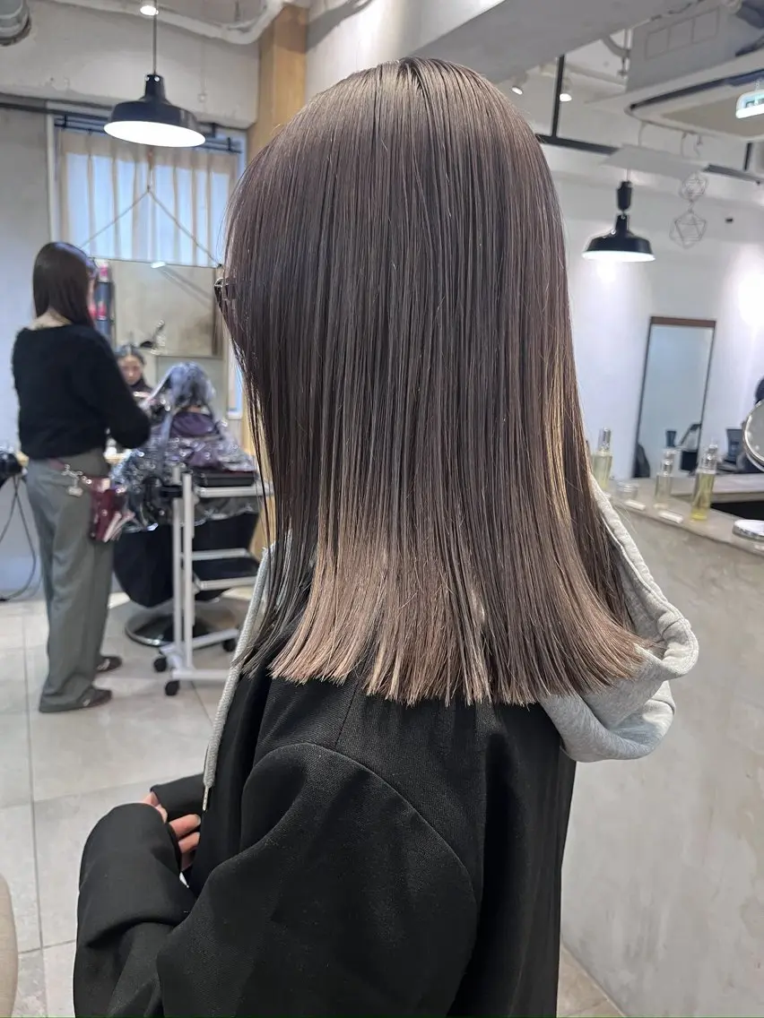 ミディアム カラー ベージュカラー ブリーチ ダブルカラー グレージュ ヘアカラー トリートメント オリーブカラー/ 赤み消し特化/トモキのヘアスタイル