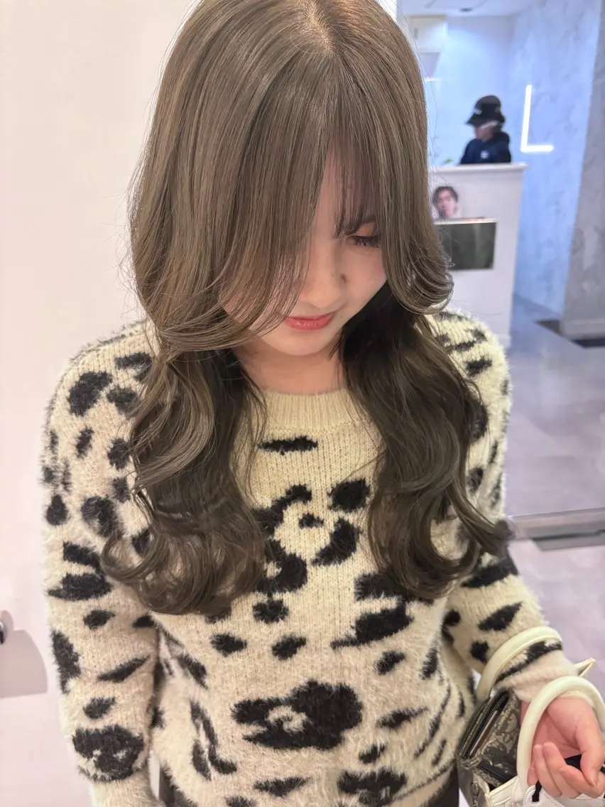 ロング カラー グレージュ 鍋嶋 涼香のヘアスタイル