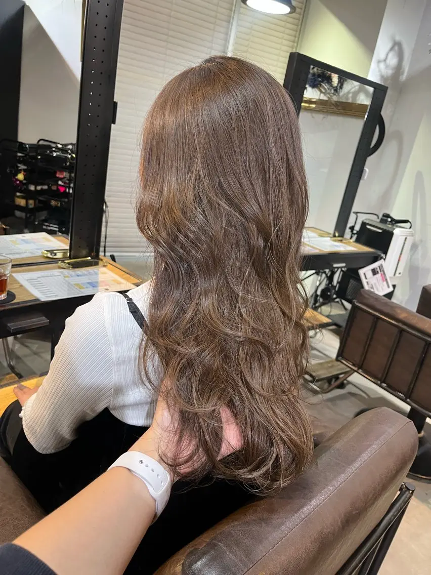 ロング カラー ベージュカラー ブラウンカラー マロンブラウン カット ヘアカラー トリートメント ミルクティーベージュ ブリーチ 店長 清水のヘアスタイル
