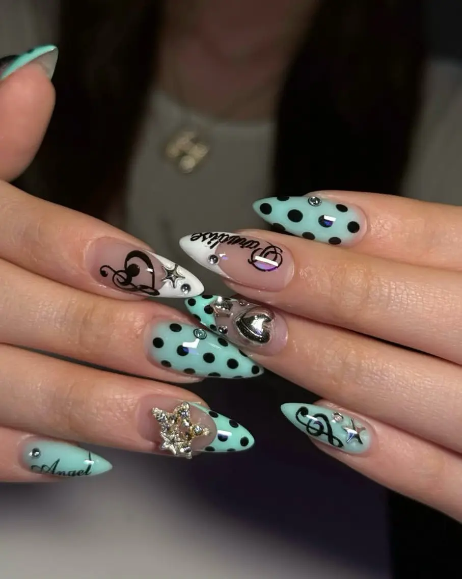 ネイル アートネイル フレンチネイル ジェルネイル キラキラネイル 韓国ネイル ハンドネイル ICE Nailsのネイルデザイン