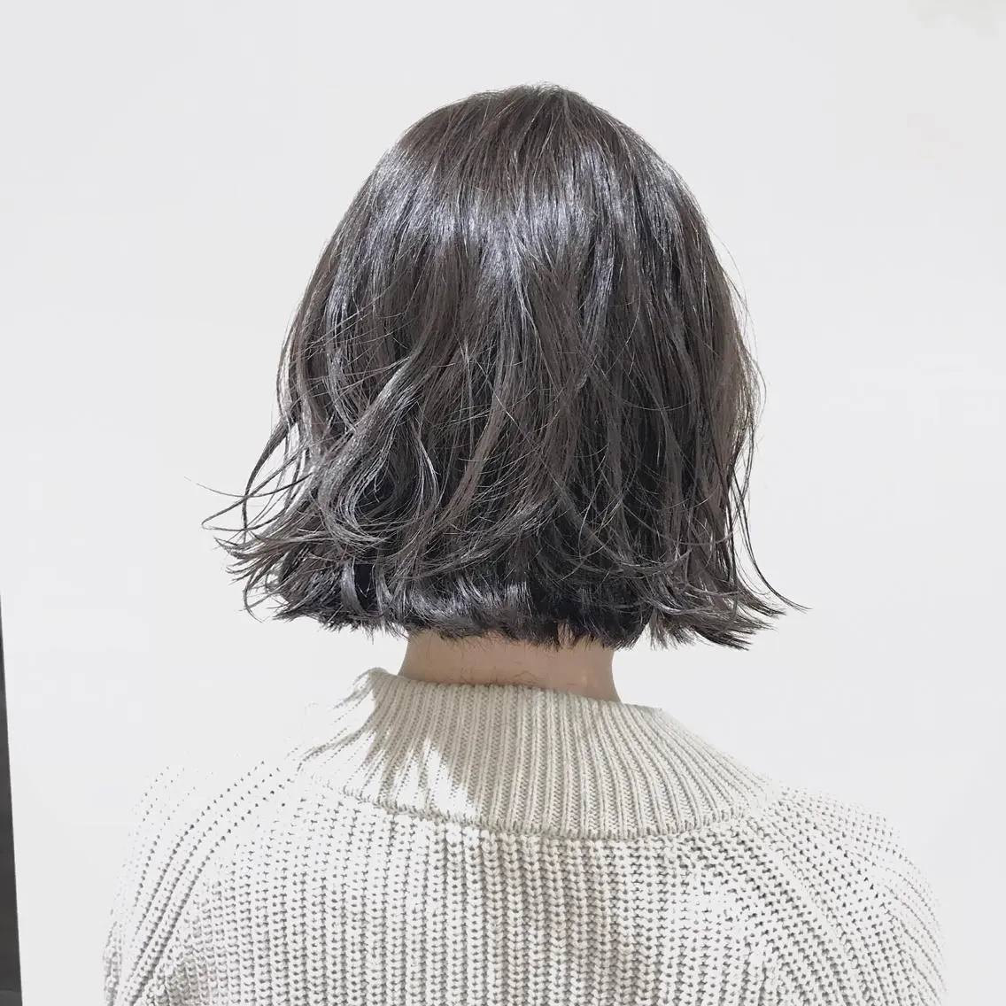 ショート カラー 透明感カラー グレージュ イルミナカラー カット ヘアカラー トリートメント ボブ・レイヤーカット 吉敷航一のヘアスタイル