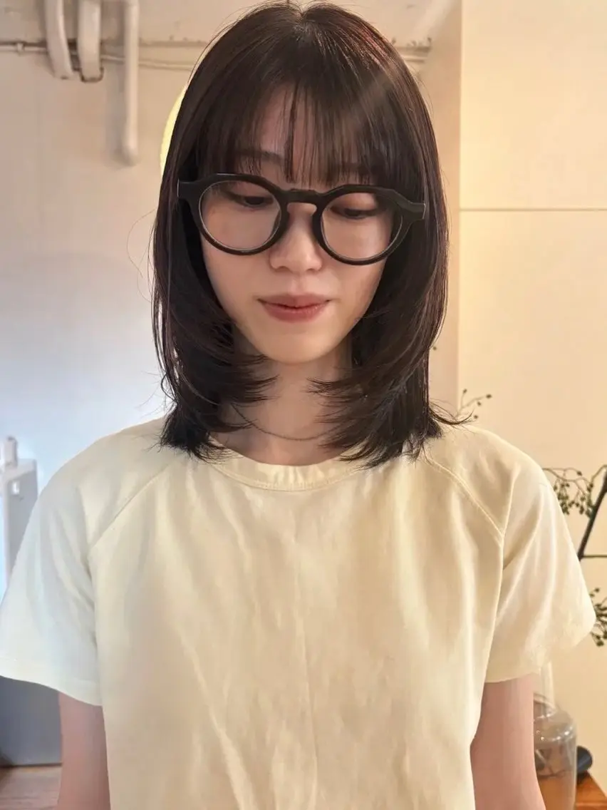 ミディアム ミディアムレイヤー レイヤーカット 似合わせカット カット ヘアカラー トリートメント 🍑透明感hair ・NENE🍑のヘアスタイル