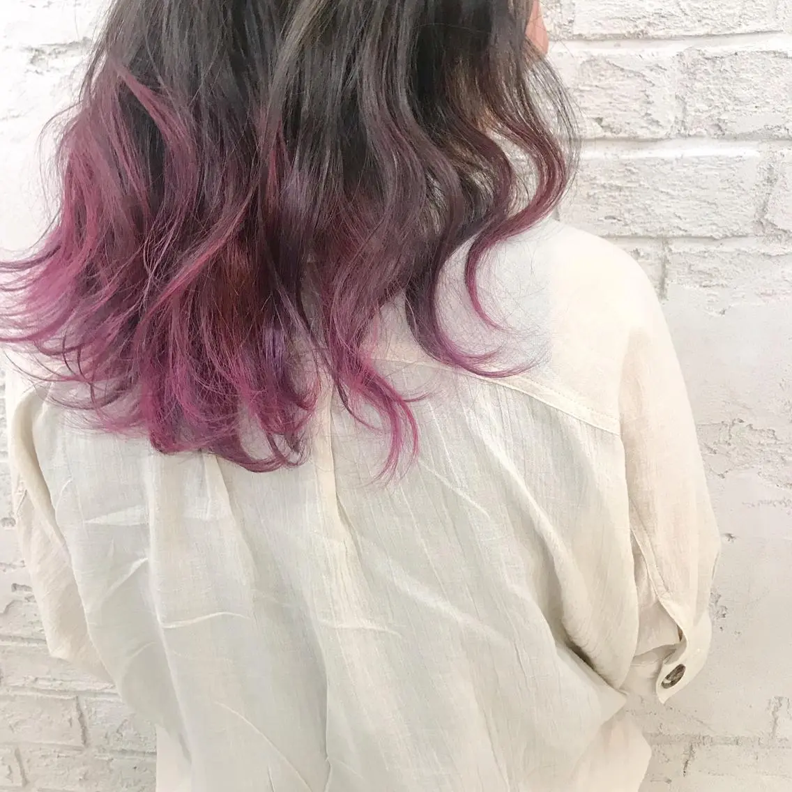 ロング カラー デザインカラー グラデーションカラー オリーブ/アッシュ やわらか透明感カラーのヘアスタイル