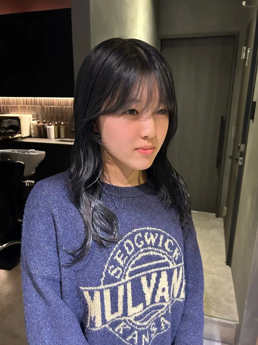 セミロング カット ヘアカラー 山本 夏樹のヘアスタイル