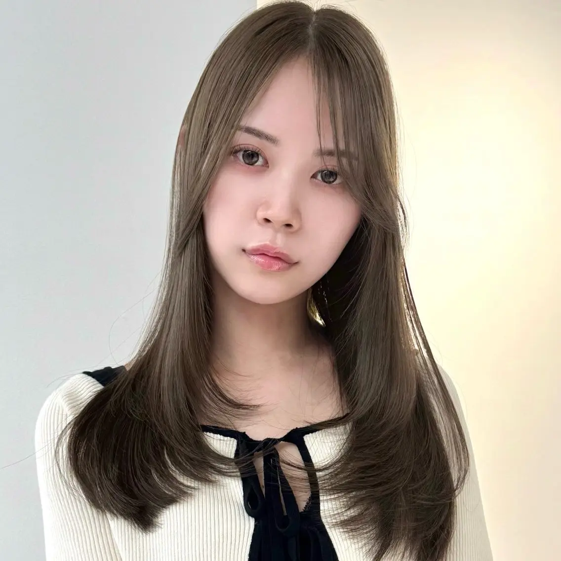 セミロング レイヤーカット カット ヘアカラー トリートメント ハイトーン/髪質改善 /ブリーチ縮毛のヘアスタイル