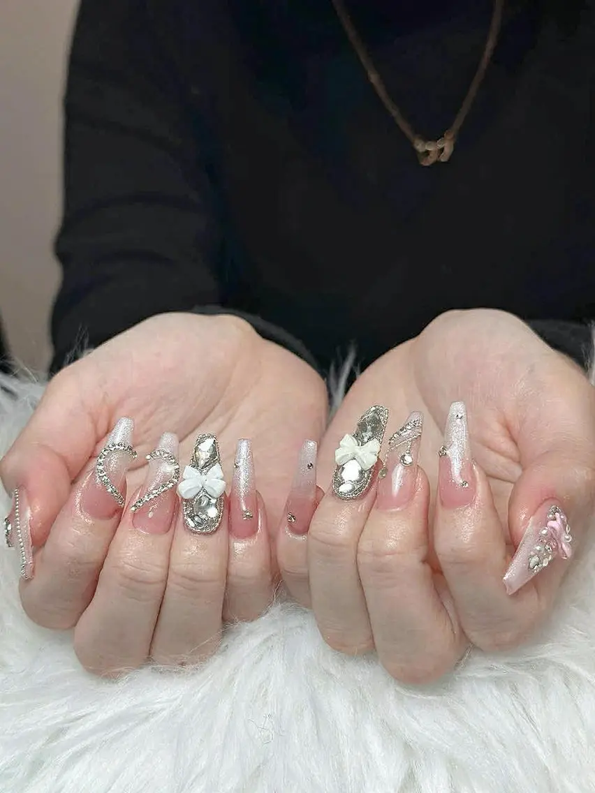 ネイル ジェルネイル キラキラネイル 韓国ネイル 持ち込み ワンホンネイル ハンドネイル Haruki Nail Salonのネイルデザイン