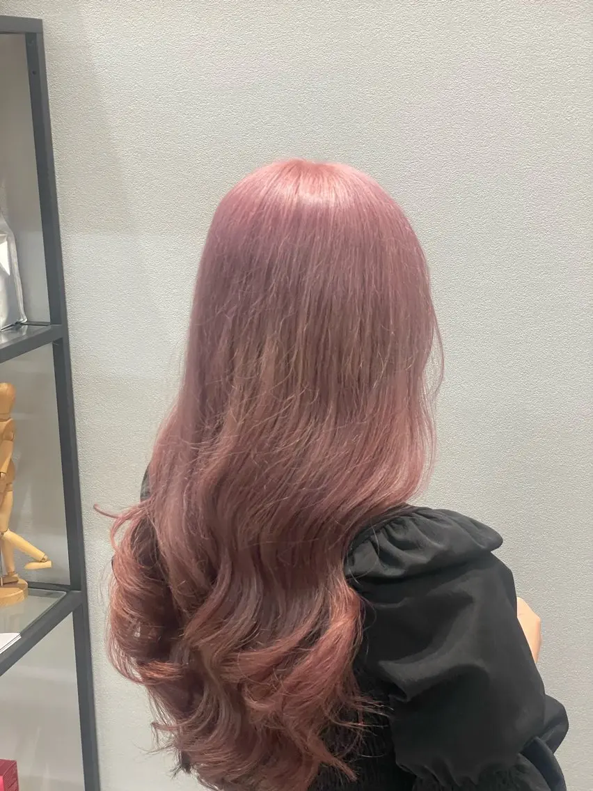ロング カラー ブリーチ ピンクカラー カット ヘアカラー ニュースタイル SOHOのヘアスタイル