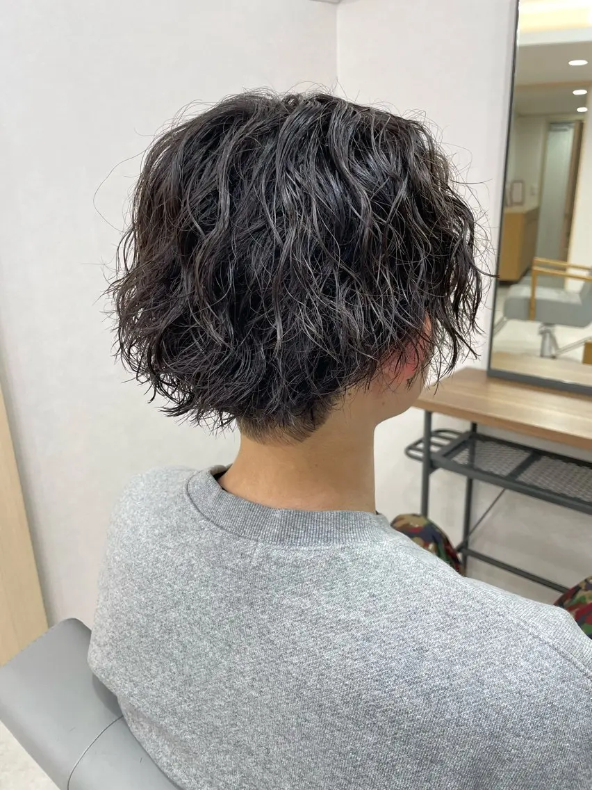ミディアム パーマ メンズ ミディアムパーマ センターパート メンズパーマ RITSUKI横浜 メンズ特化😎のヘアスタイル