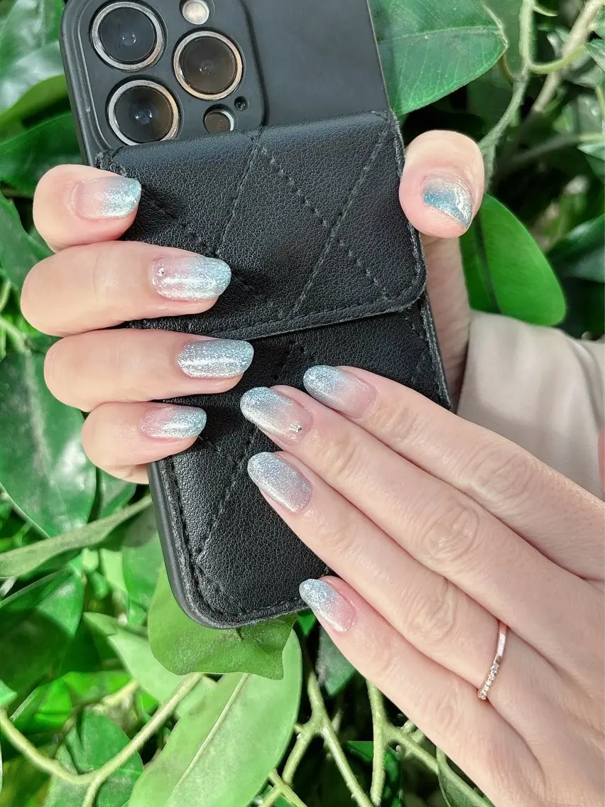 💅練習モデル募集中🌼ラメグラデーション(オフ無し)の写真