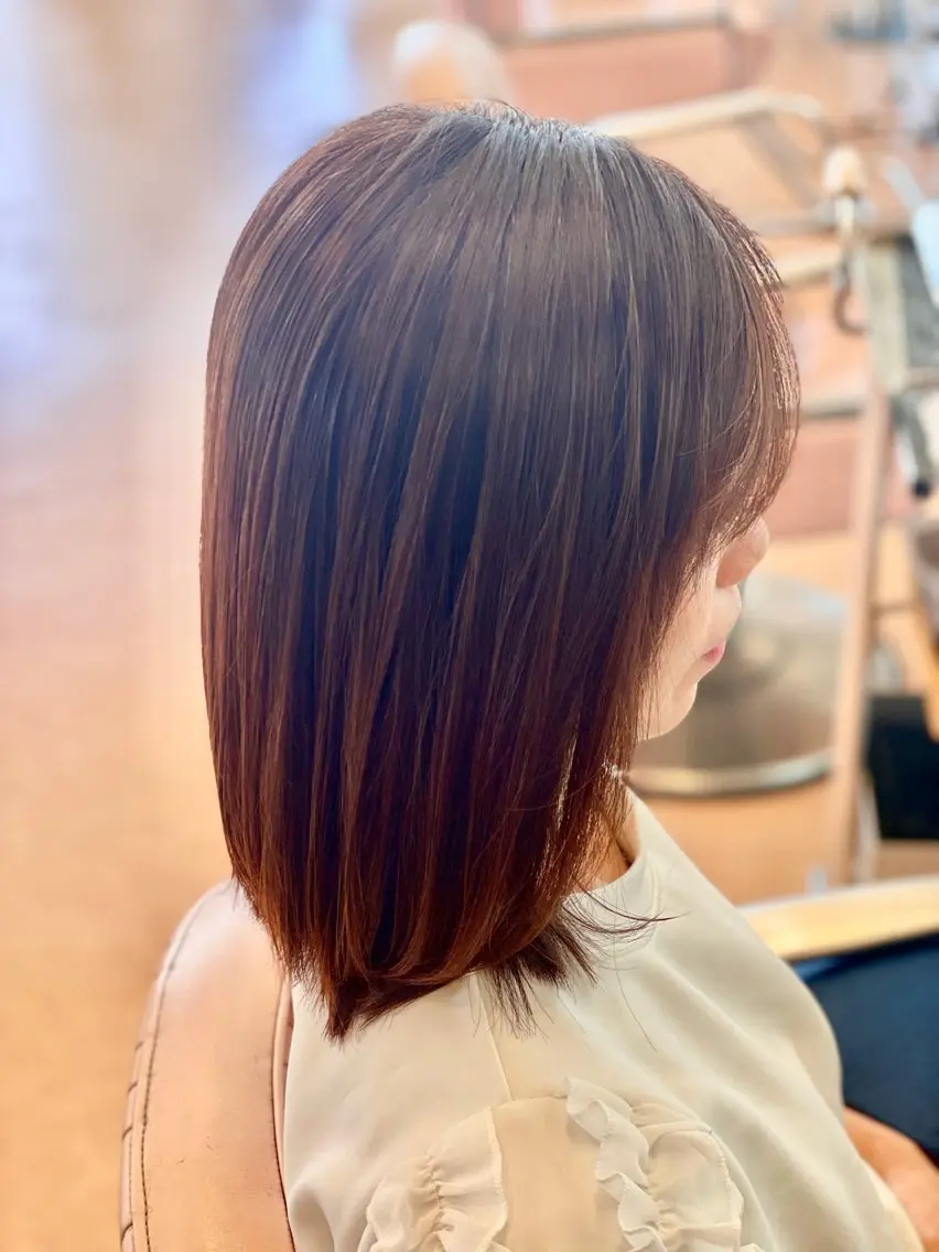 ミディアム カラー 伊熊 梨紗のヘアスタイル