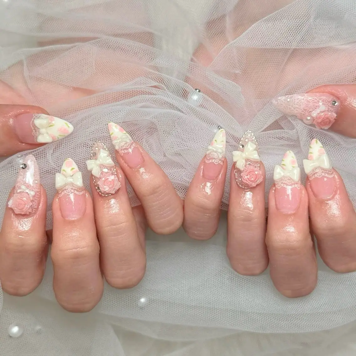 ネイル チークネイル 桜ネイル ドット フレンチネイル グラデーション ハンドネイル ハンドケア Nihonthy Nail 新宿のネイルデザイン