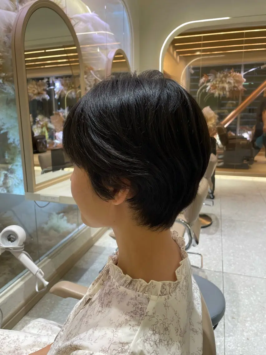 ショート momo🍑🎀 ボブショートカット✨のヘアスタイル