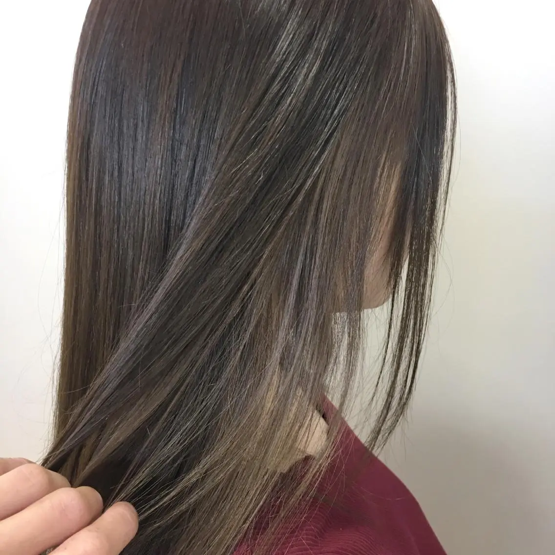 ミディアム カラー ベージュカラー インナーカラー ホワイトベージュ ヘアカラー 永井 大希のヘアスタイル