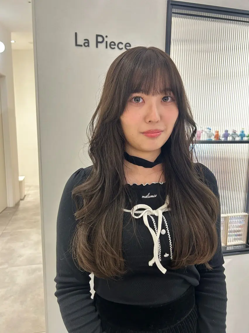 ロング カラー ベージュカラー オリーブベージュ カット ヘアカラー オリーブベージュ/ ブリーチなし透明感のヘアスタイル