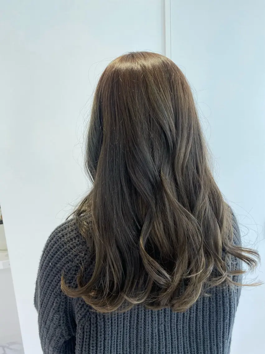 ロング レイヤーカット 都筑 莉佳子のヘアスタイル