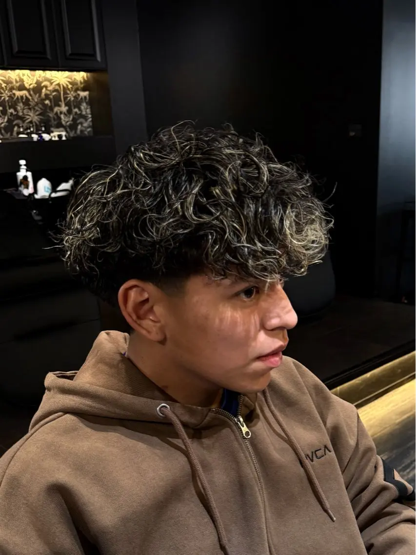 ミディアム カット パーマ 松島 吏玖のヘアスタイル