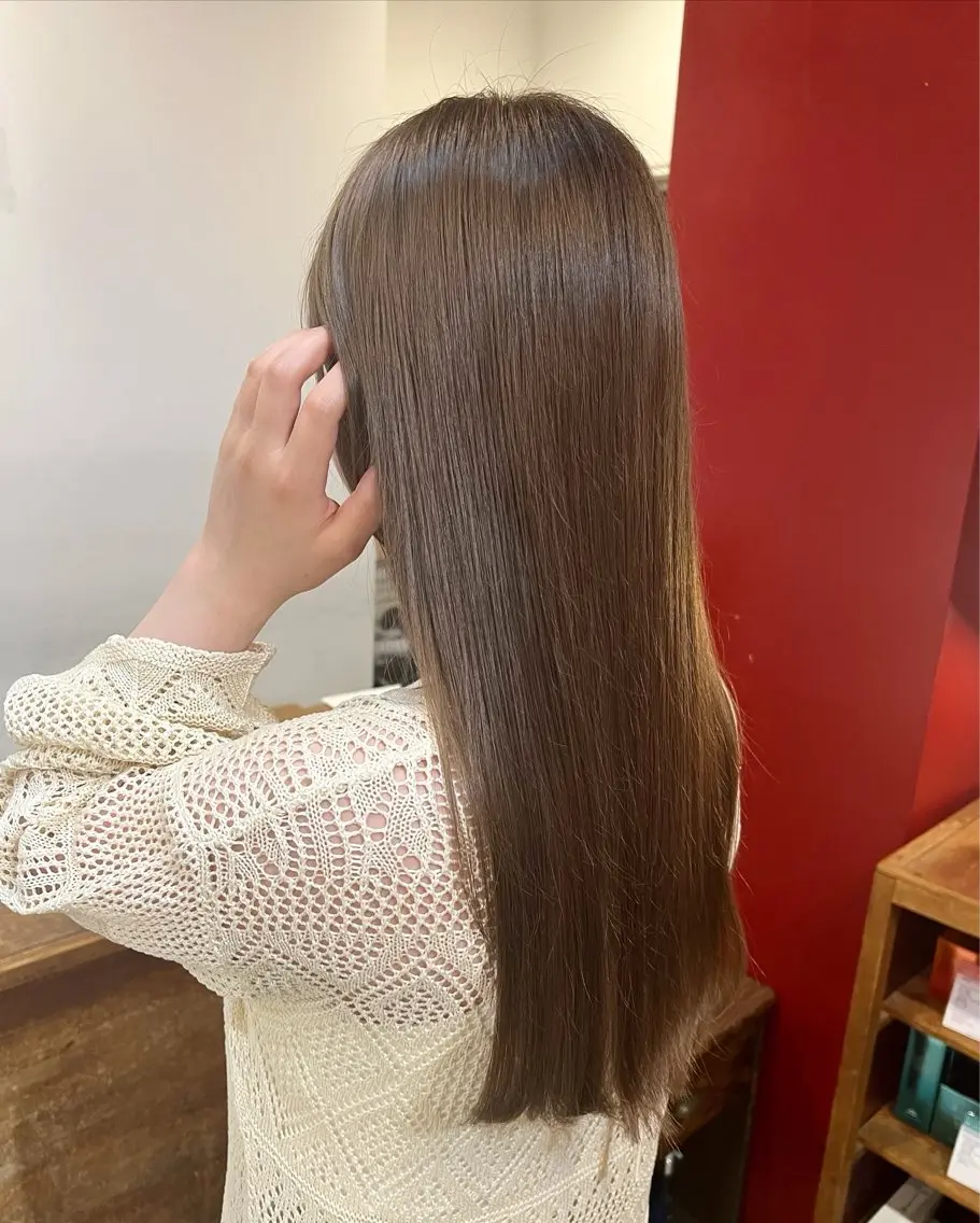 ロング イデカワ リナのヘアスタイル