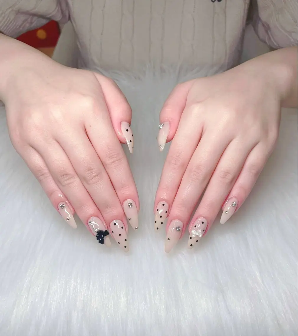 ネイル ジェルネイル 韓国ネイル マグネットネイル 持ち込み オフィスネイル ハンドネイル GOHOUBI Nail 心斎橋店のネイルデザイン