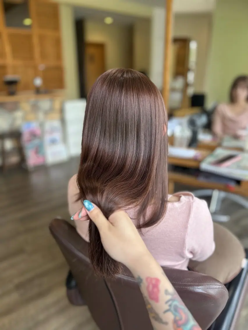 ロング カラー ブリーチ ブラウンカラー ショコラブラウン ブリーチなしカラー カット ヘアカラー トリートメント 井上 花音のヘアスタイル