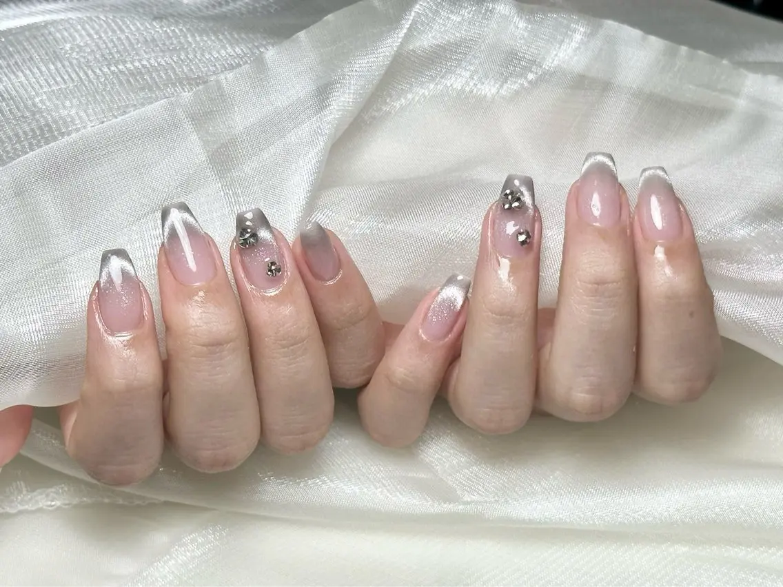 ネイル フレンチネイル マグネットネイル マグネットフレンチ ハンドネイル ハンドケア 💕Dreamy KIYO💕のネイルデザイン