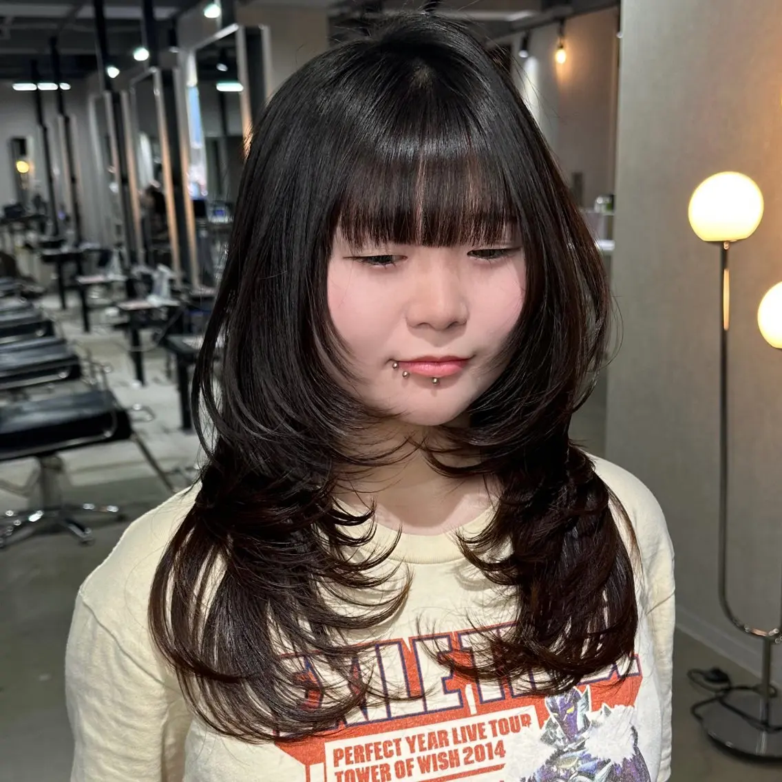 セミロング くびれヘア 顔まわりレイヤー 顔周りカット 韓国風ヘア くびれレイヤー カット ヘアカラー トリートメント 心斎橋 韓国レイヤ ー指名No.1renのヘアスタイル
