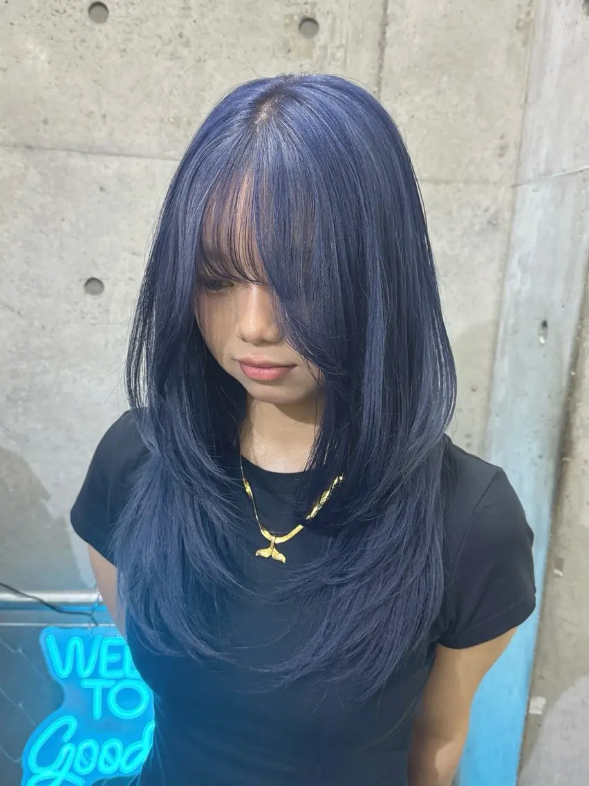 ロング カラー ヘアアレンジ ベージュカラー ブリーチ ブルーカラー ブルーラベンダー ダブルカラー カット ヘアカラー トリートメント レイヤー/顔周り/ 透明感カラー/ななのヘアスタイル
