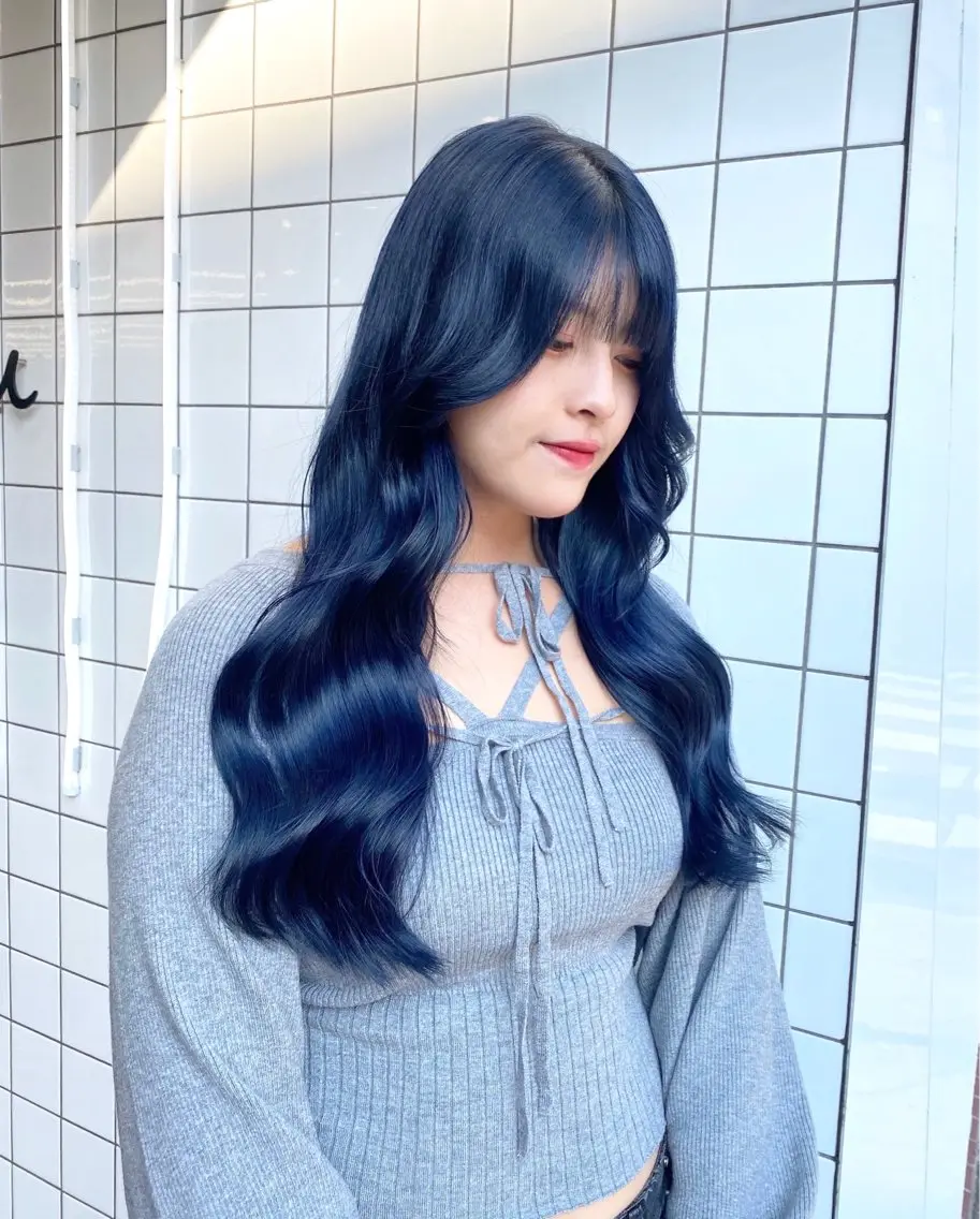 ロング カラー ベージュカラー 黒髪 ブリーチ ブルーカラー ブルーブラック けいこ🍊ニュアンス ネイル/個性派ネイルのネイルデザイン