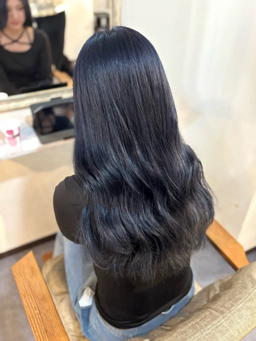 ロング カラー ブルーカラー ブルーグレー ヘアカラー 山本なつみ/透明感 /レイヤー/ブリーチのヘアスタイル