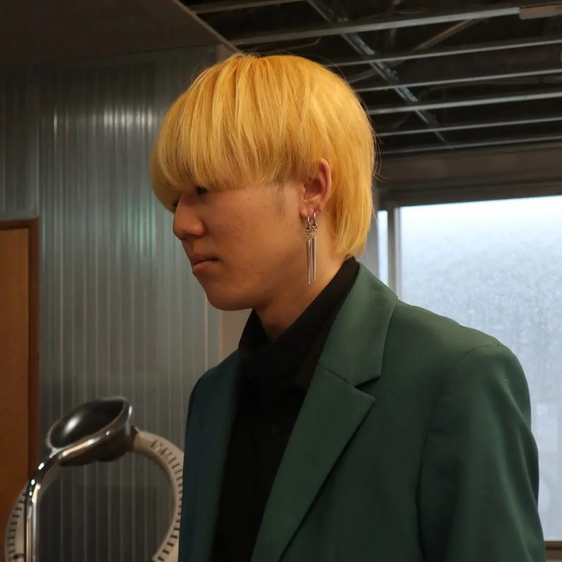 カラー メンズ メンズブリーチ 黒髪 ブリーチ ブルーカラー ブルーブラック ⭐️フウタ⭐️/郡山 /透明感カラーのヘアスタイル