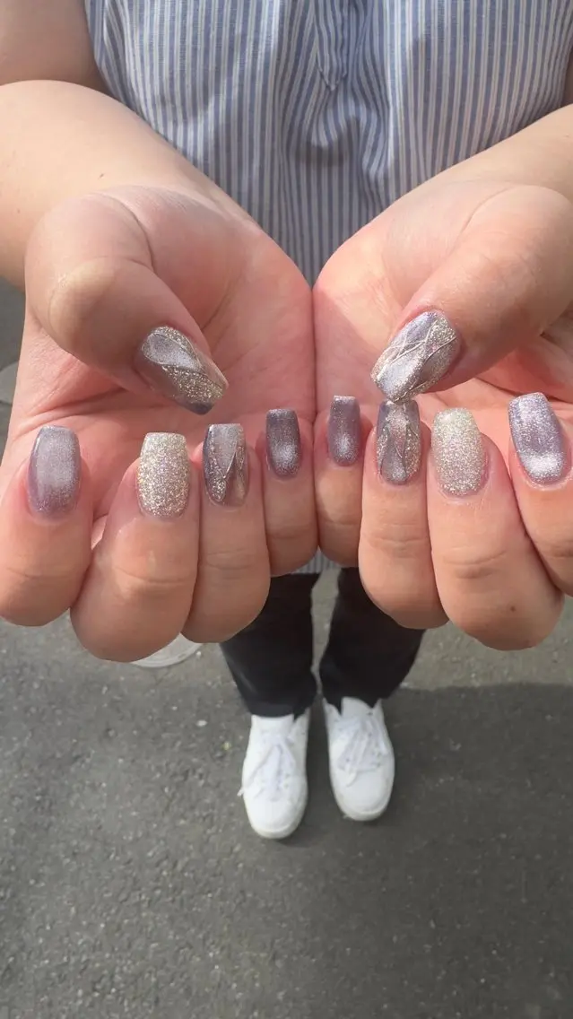 ネイル フラッシュネイル ハート ホログラムネイル 韓国ネイル ラメ(グリッター) ハンドネイル MH_ Nailのネイルデザイン
