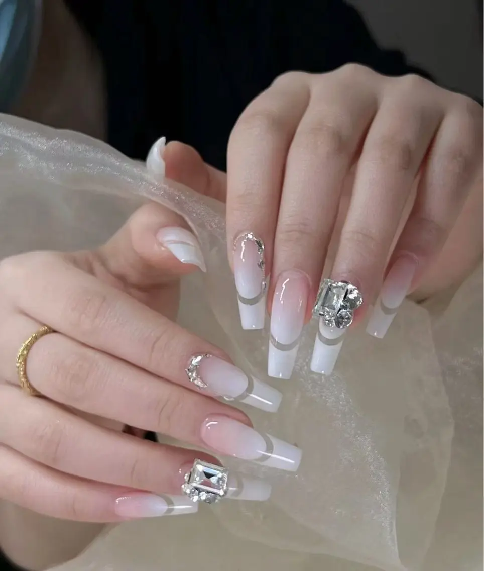 ネイル フラワーネイル フレンチネイル ジェルネイル ガラスフレンチ ハート ハンドネイル BabyYouMi nailのネイルデザイン