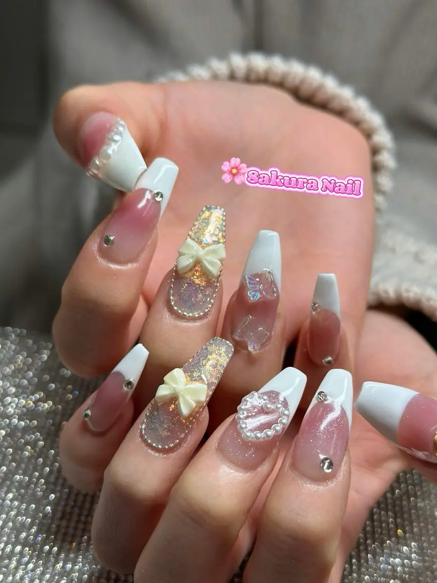 ネイル アートネイル オーロラネイル ボルドー チークネイル フレンチネイル ハンドネイル Sakura Nail Salonのネイルデザイン