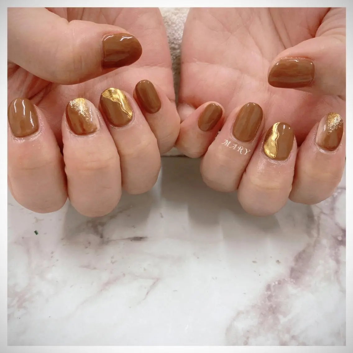 ネイル アートネイル ブラウン ニュアンスネイル ワンカラーネイル ハンドネイル Mary nail .narumiのネイルデザイン