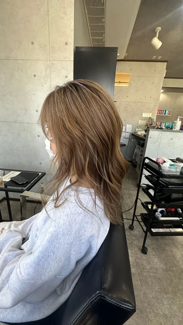 ミディアム 外国人風カラー ハイライト レイヤーカット REVE 美容室のヘアスタイル