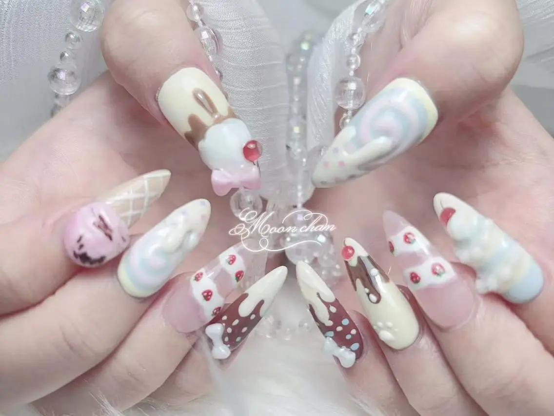ネイル 長さ出し キラキラネイル 韓国ネイル ロングネイル マグネットネイル ハンドネイル ハンドケア Hachimochi 🌸長さ出し専門店のネイルデザイン
