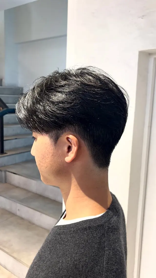 ショート メンズ センターパート 刈り上げ メンズウルフカット ウルフカット カット ハイトーン/ レイヤー/奏永💫のヘアスタイル