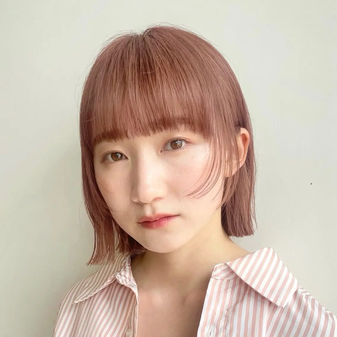 ショート カラー ベージュカラー ブリーチ ダブルカラー ピンクカラー ピンクベージュ ヘアカラー トリートメント 顔まわり🥨レイヤー /透明感/水口舞奈のヘアスタイル