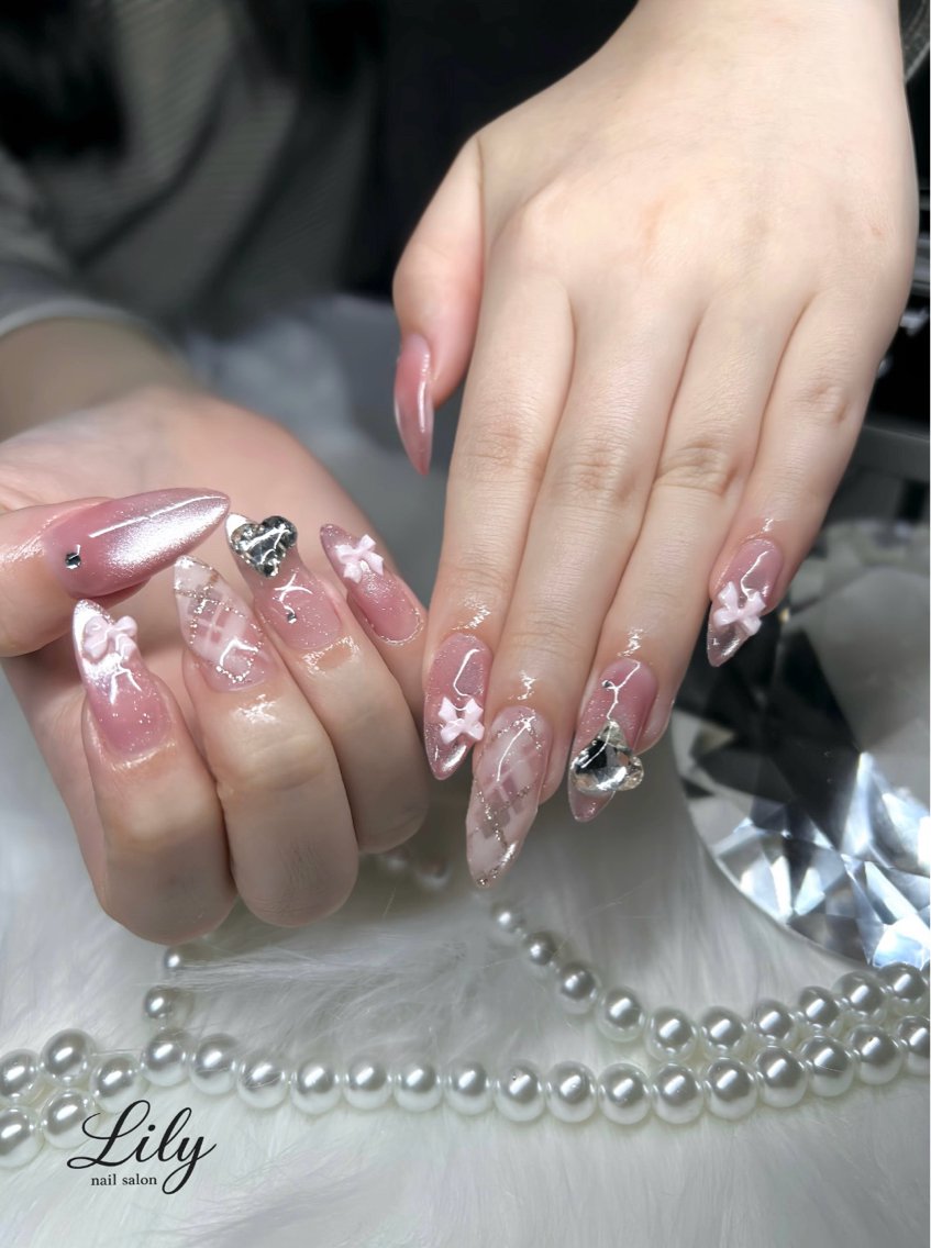 ネイル ガーリー ハンドネイル 藤田 璃々のネイルデザイン