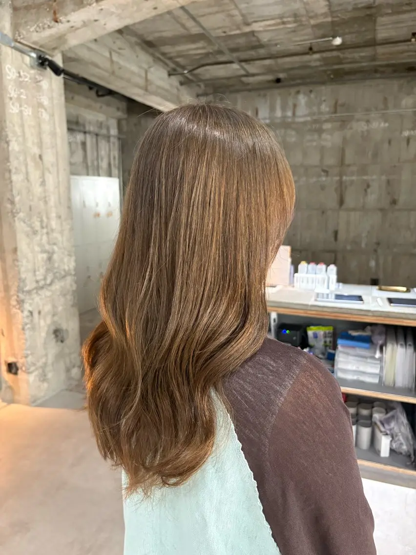 ミディアム カラー ベージュカラー ブリーチ 透明感カラー オリーブベージュ ヘアカラー 玉置七海✨ ／透明感／髪質改善のヘアスタイル