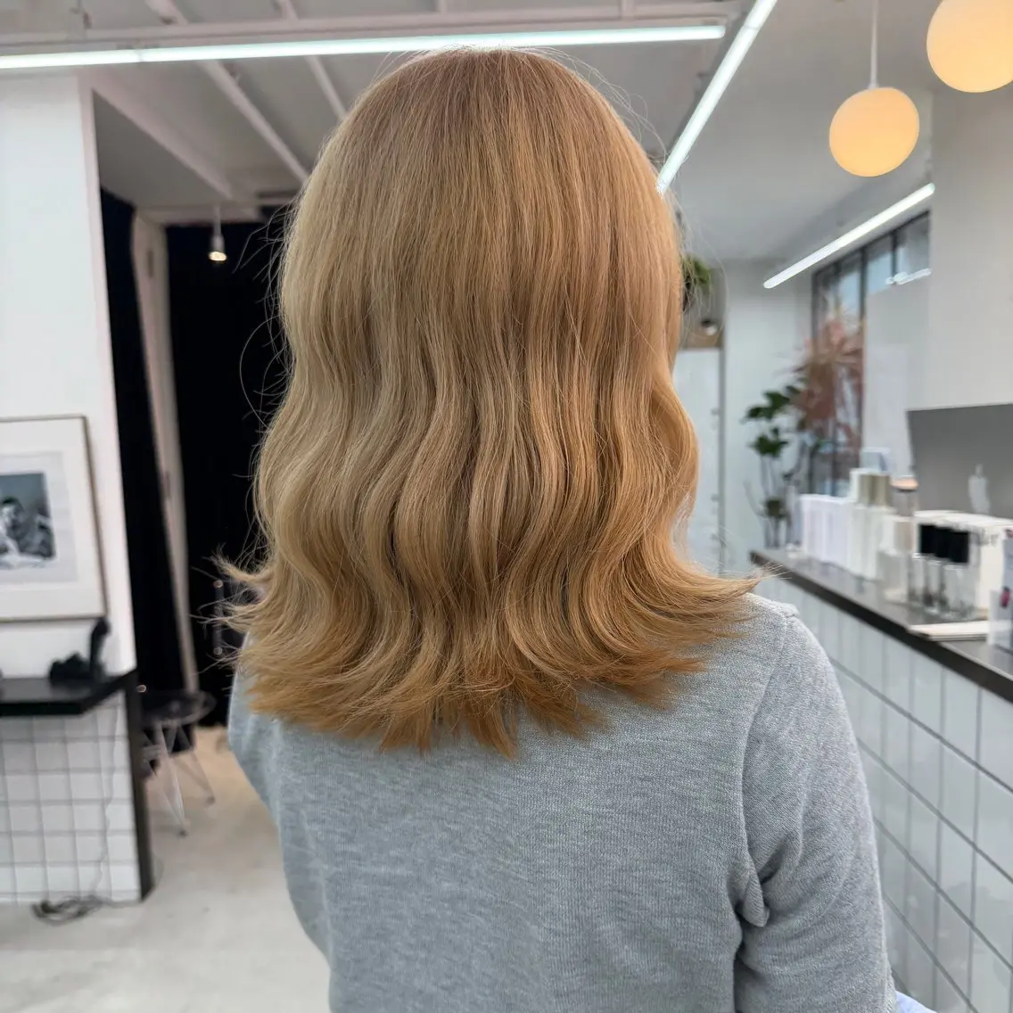 セミロング カラー ベージュカラー ブリーチ 透明感カラー ハイトーンカラー ミルクティーベージュ カット ヘアカラー トリートメント yuki/矢場町/ JILLSTUDIOのヘアスタイル