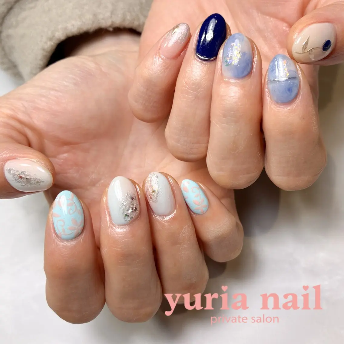 ネイル アートネイル ブルー ラメ(グリッター) ミラーネイル ニュアンスネイル ハンドネイル 小林 ゆりあのネイルデザイン