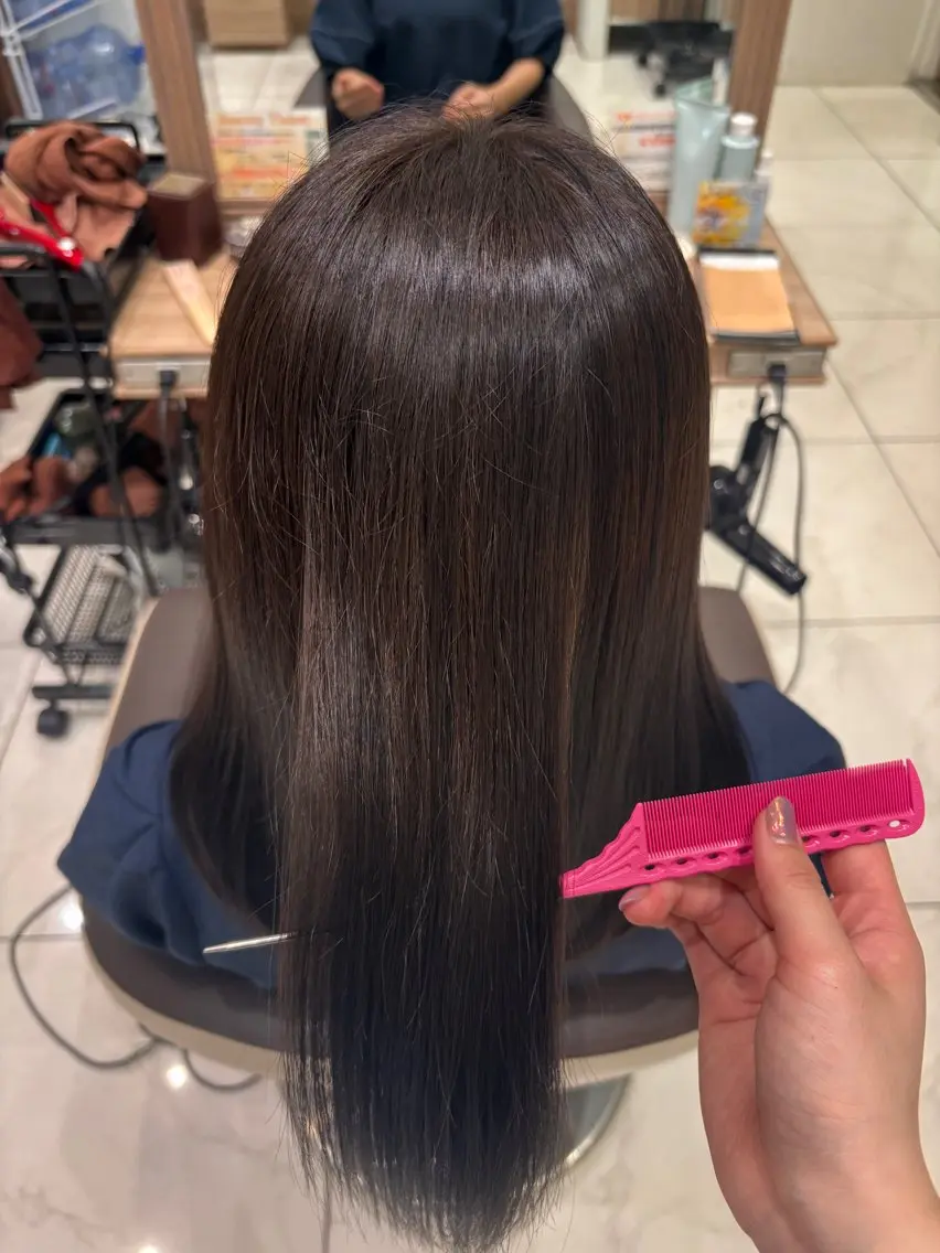 セミロング ヘアカラー 辻 夏芽のヘアスタイル