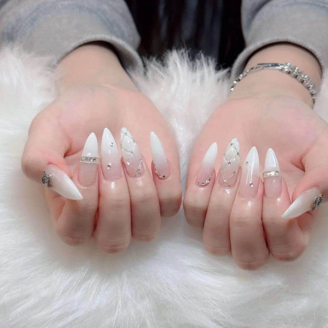 ネイル チークネイル フレンチネイル ジェルネイル ガラスフレンチ 韓国ネイル ハンドネイル ハンドケア Anh Nail 歌舞伎町のネイルデザイン