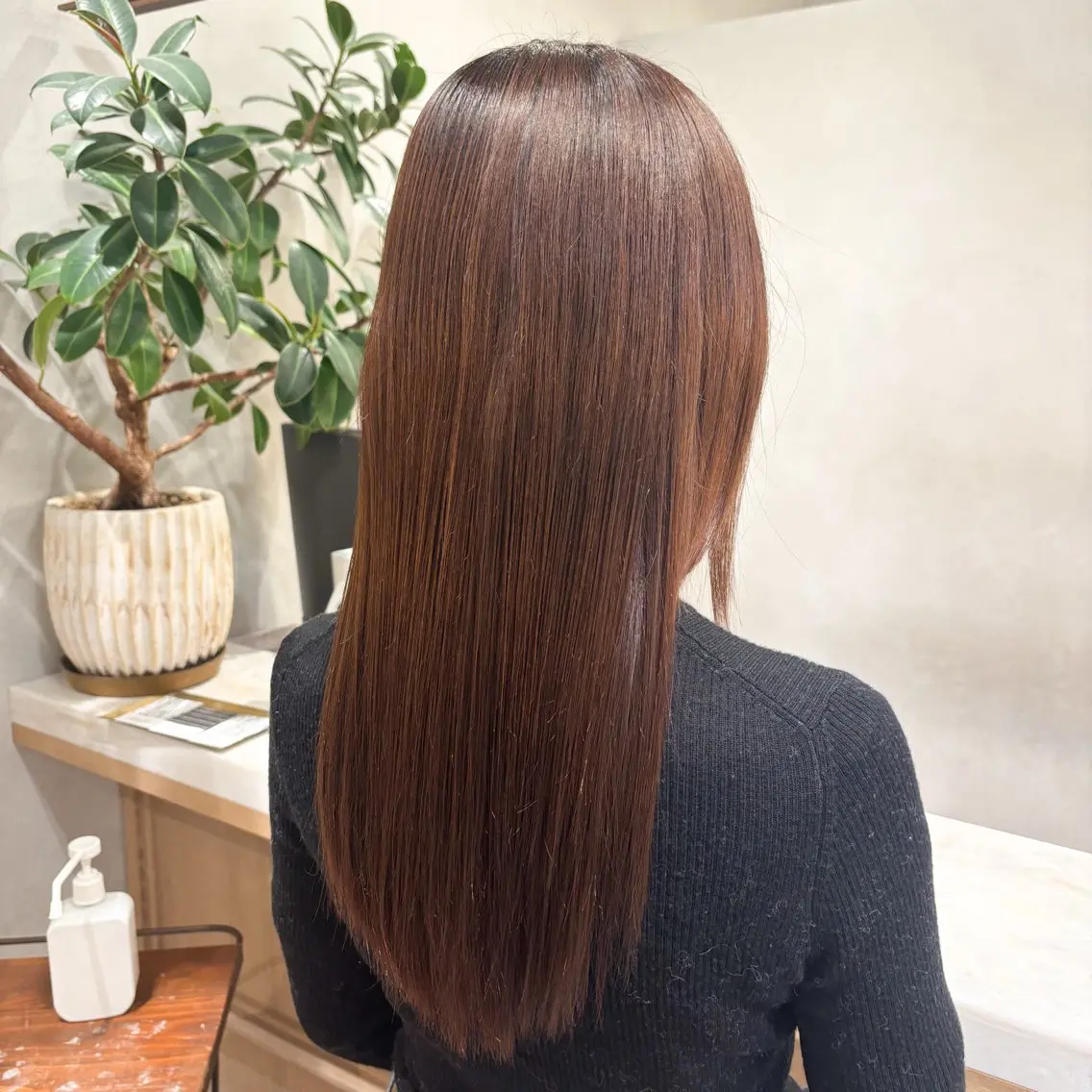 ロング カラー ベージュカラー 暗髪透明感カラー うる艶カラー／綾部のヘアスタイル