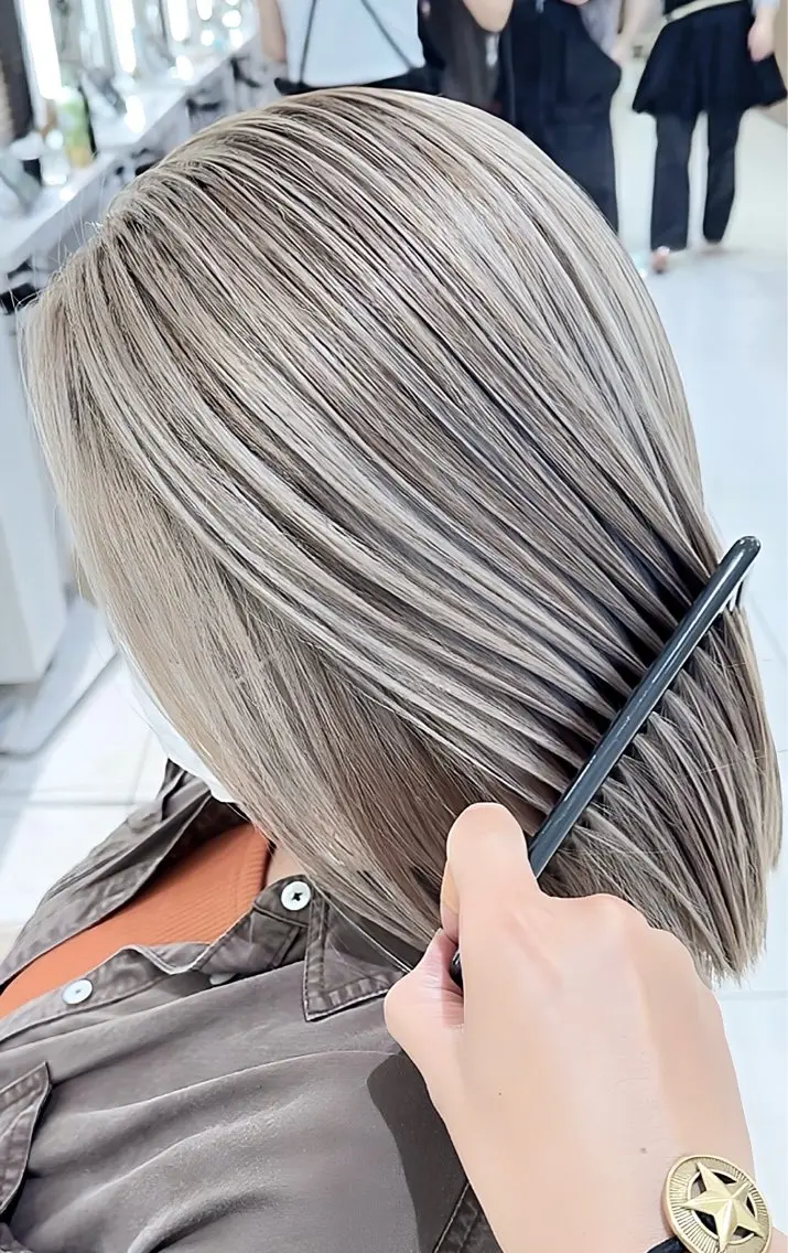 ミディアム カラー バレイヤージュ ハイライトカラー ハイライト 髪質改善 レイヤーカット カット ヘアカラー トリートメント 山崎俊輔/髪質改善 /バレイヤージュのヘアスタイル