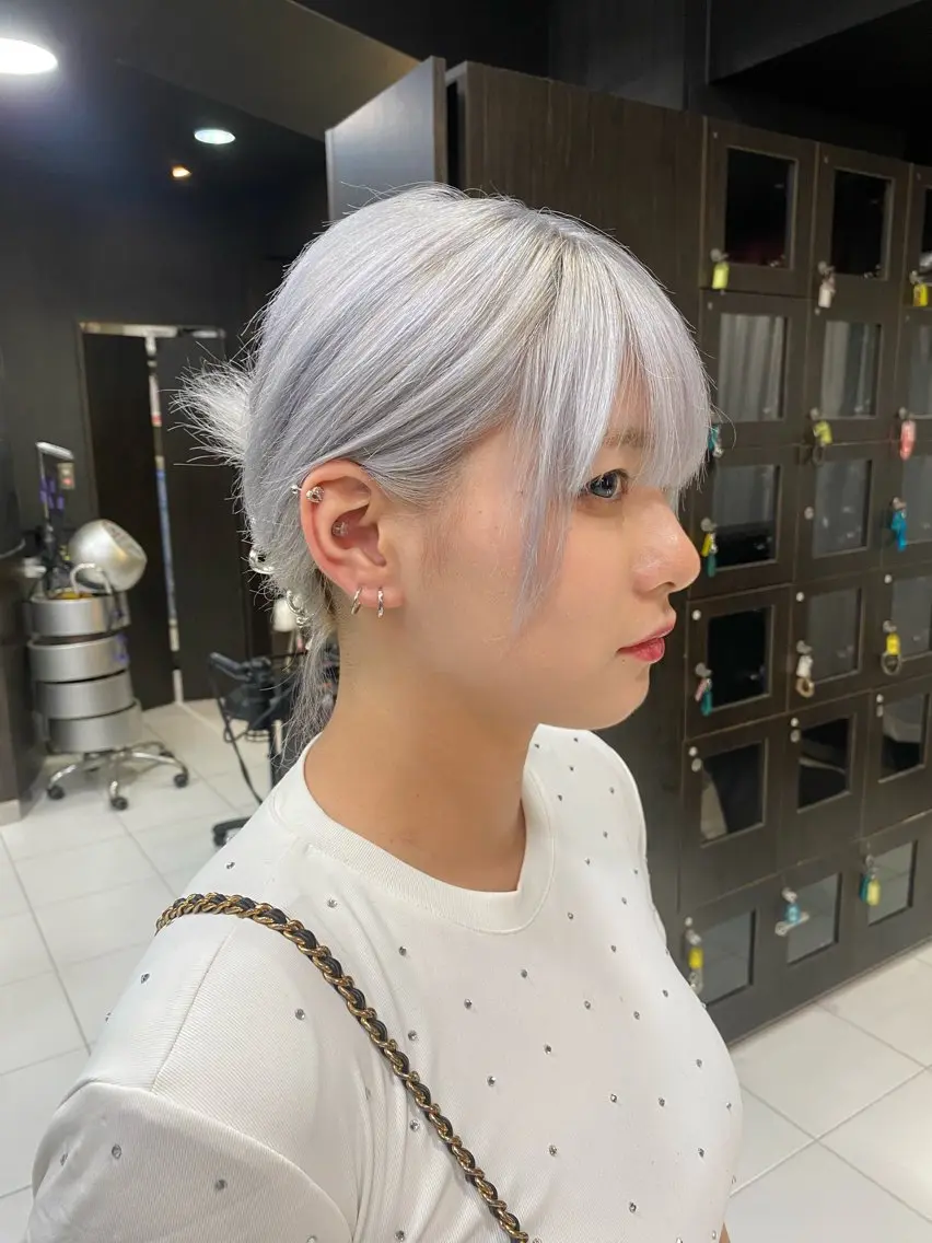 セミロング カラー シルバー ホワイトシルバー ヘアカラー トリートメント グレージュ達人/赤み 消し/ブリーチ/岩崎のヘアスタイル