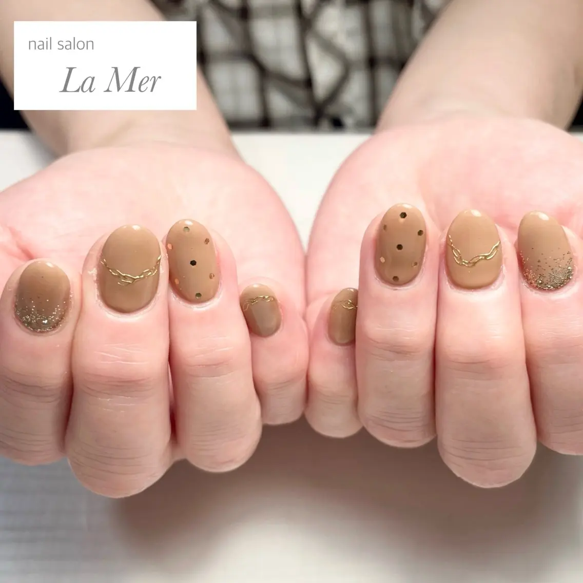 ネイル ブラウン カジュアル ドット フレンチネイル ラメ(グリッター) ハンドネイル nailsalon La Merのネイルデザイン