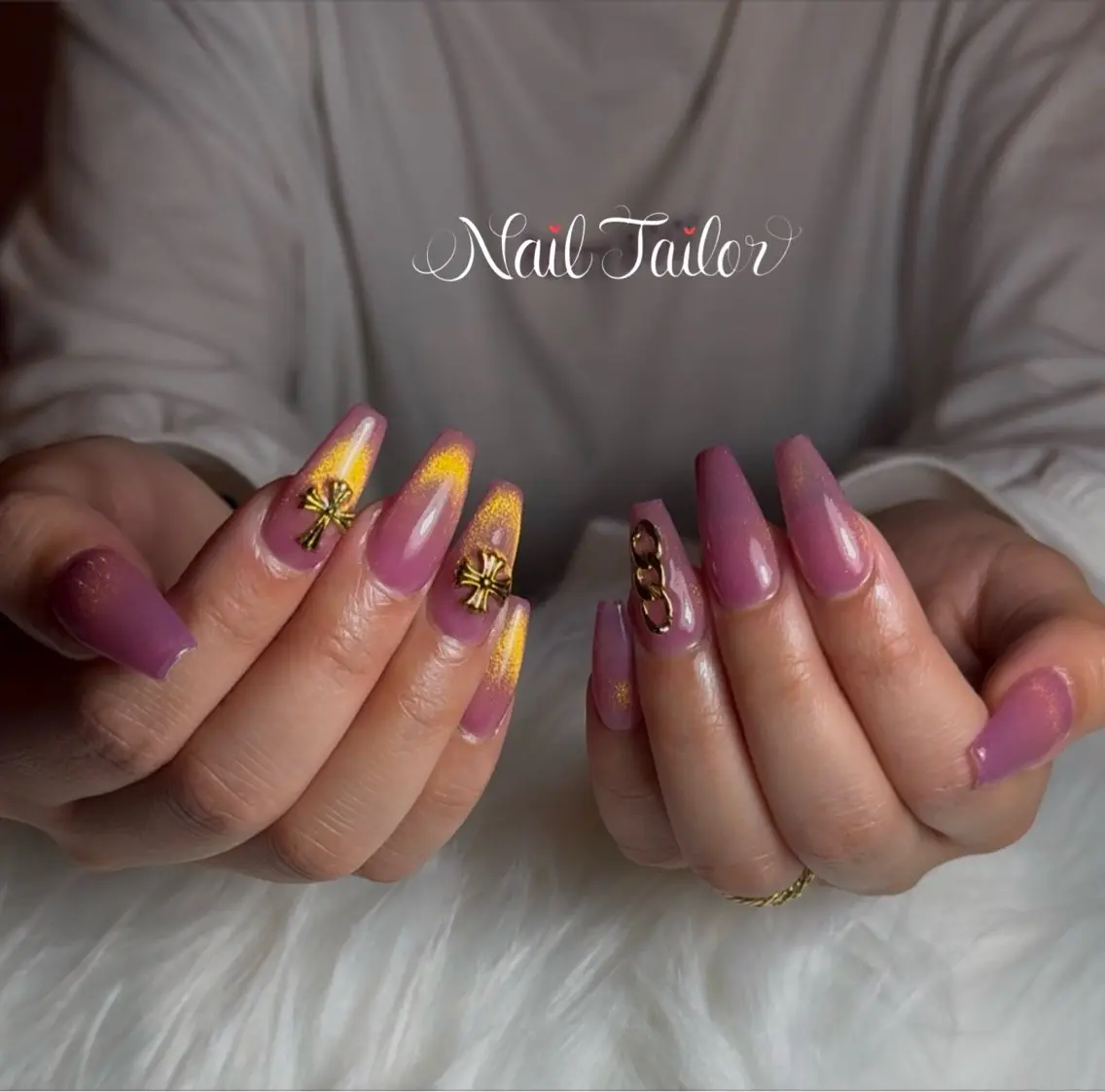 ネイル 長さ出し ゴールド ロングネイル マグネットネイル ワンカラーネイル ハンドネイル NailTailor ネイルテイラーのネイルデザイン