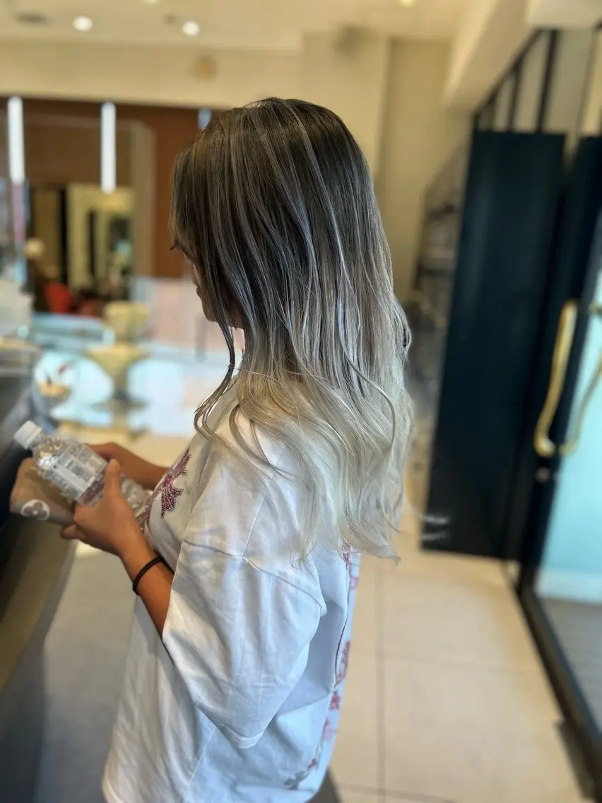 ロング カラー バレイヤージュ ブリーチ レイヤーカット ヘアカラー カラーと言ったら SAWARAのヘアスタイル