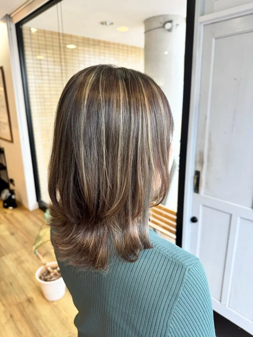 ロング カラー グレージュ オリーブグレージュ オリーブグレー ヘアカラー トリートメント ツキダテ ユイのヘアスタイル